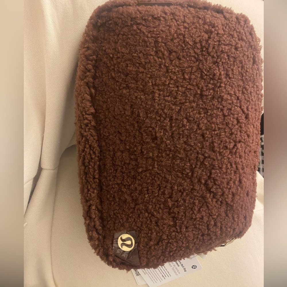 ๐NEW๐ Lululemon Brown Textured Fleece Bag with Zipper - Picture 5 of 7
